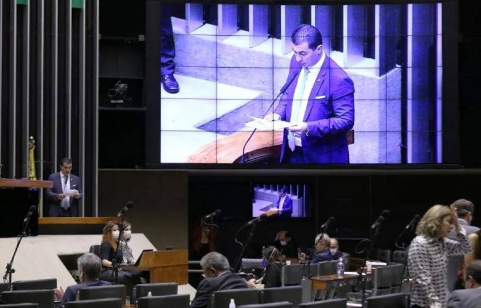 Câmara aprova projeto que adia pagamento de contribuição previdenciária de empresas por até três meses