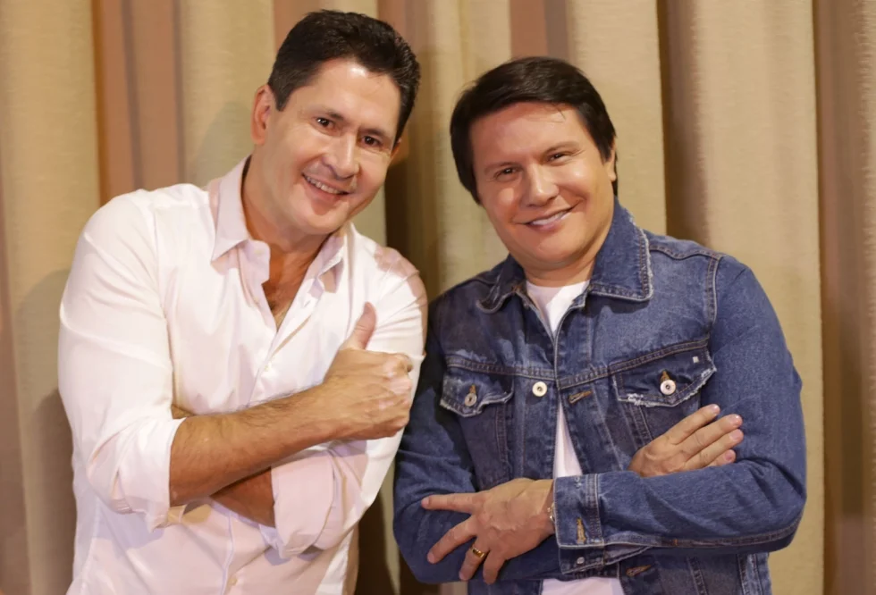 Gian &amp; Giovani apresentam "Live Pela Vida" no Youtube