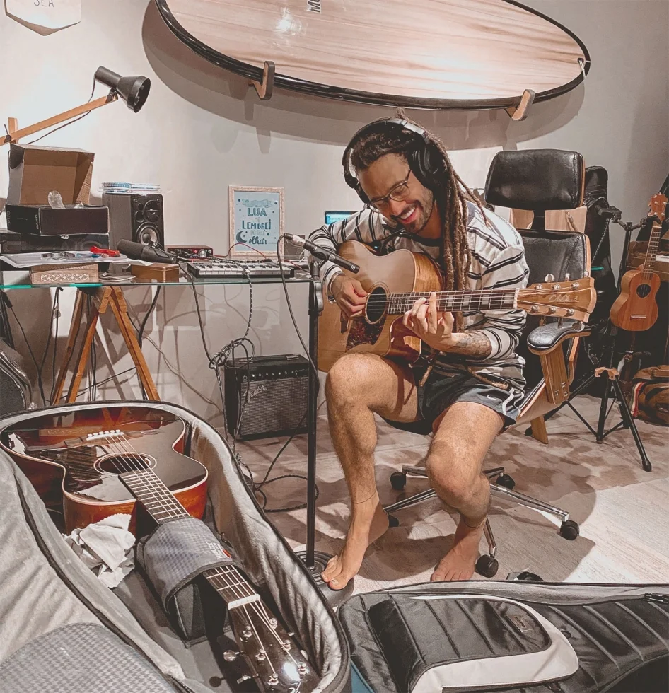 Gabriel Elias anuncia live com músicas inéditas