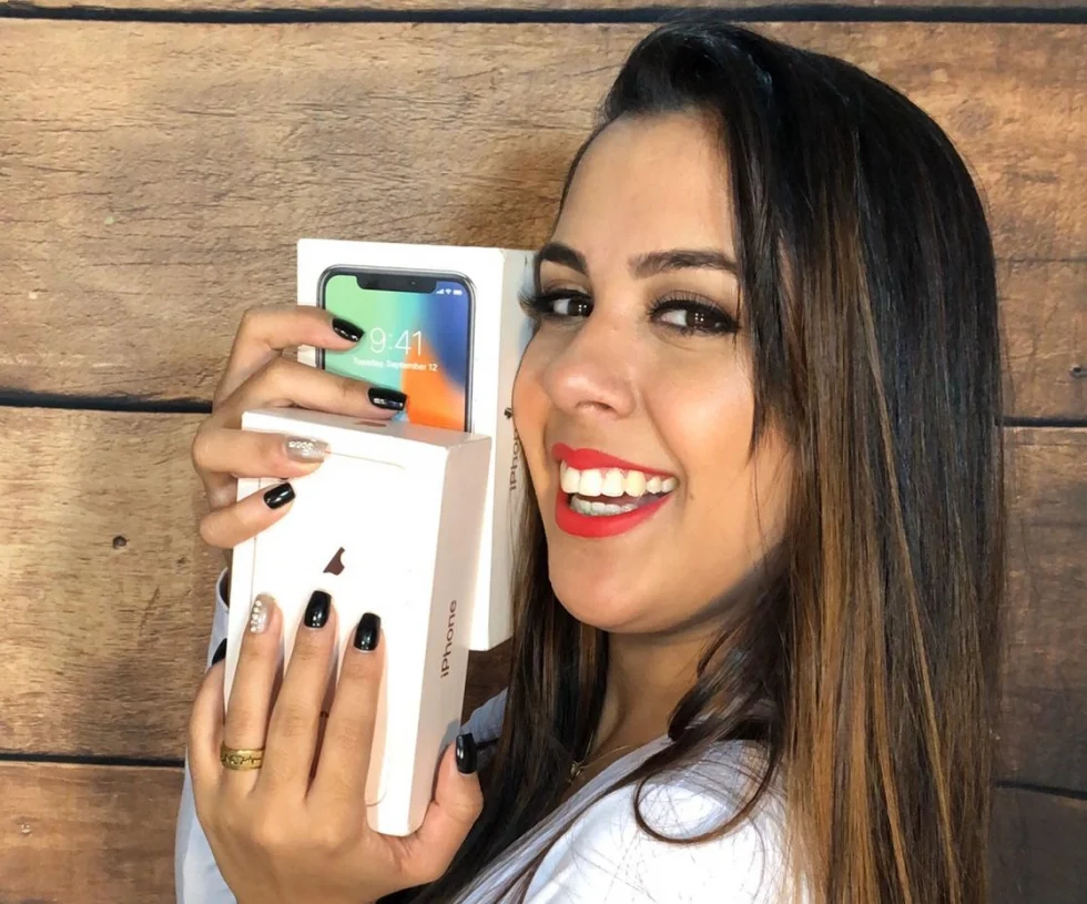 YouTuber Gisele Bandeira faz sucesso ajudando pessoas a ganharem sorteios no Instagram