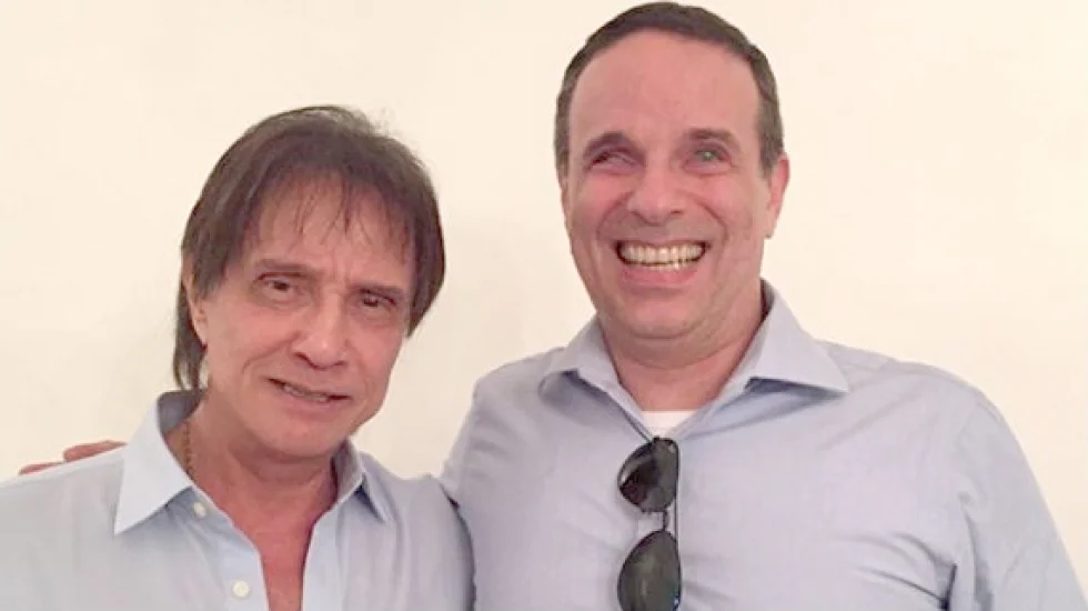 Roberto Carlos está prestes a revelar novo amor! "Tá chegando a hora" diz Dudu Braga