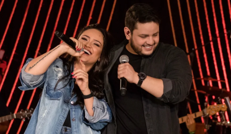 Luiza e Maurilio se rendem aos pedidos dos fãs e realizam primeira live no próximo dia 5/06