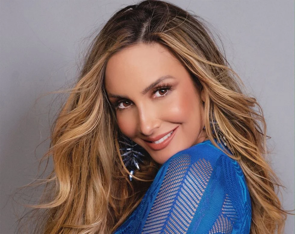 Claudia Leitte agita o domingo na tela da Band. Foto: Divulgação/Facebook Oficial