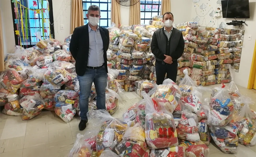 Campanha “Dia do Abraço” da PUCPR arrecada R$ 60 mil em alimentos