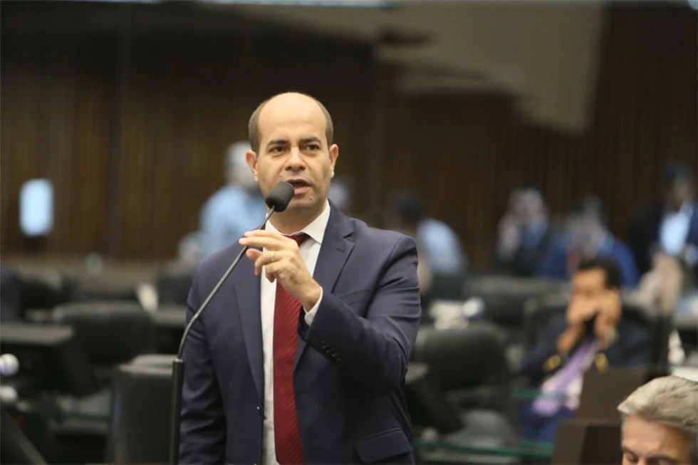 Deputados aprovam projeto que proíbe empréstimos por telefone a aposentados e pensionistas