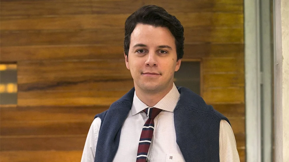 Sem emprego, ator da Globo vende seu violão para se sustentar!