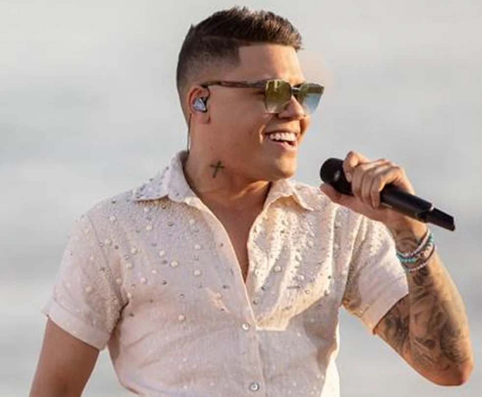 Felipe Araújo comemora aniversário com live