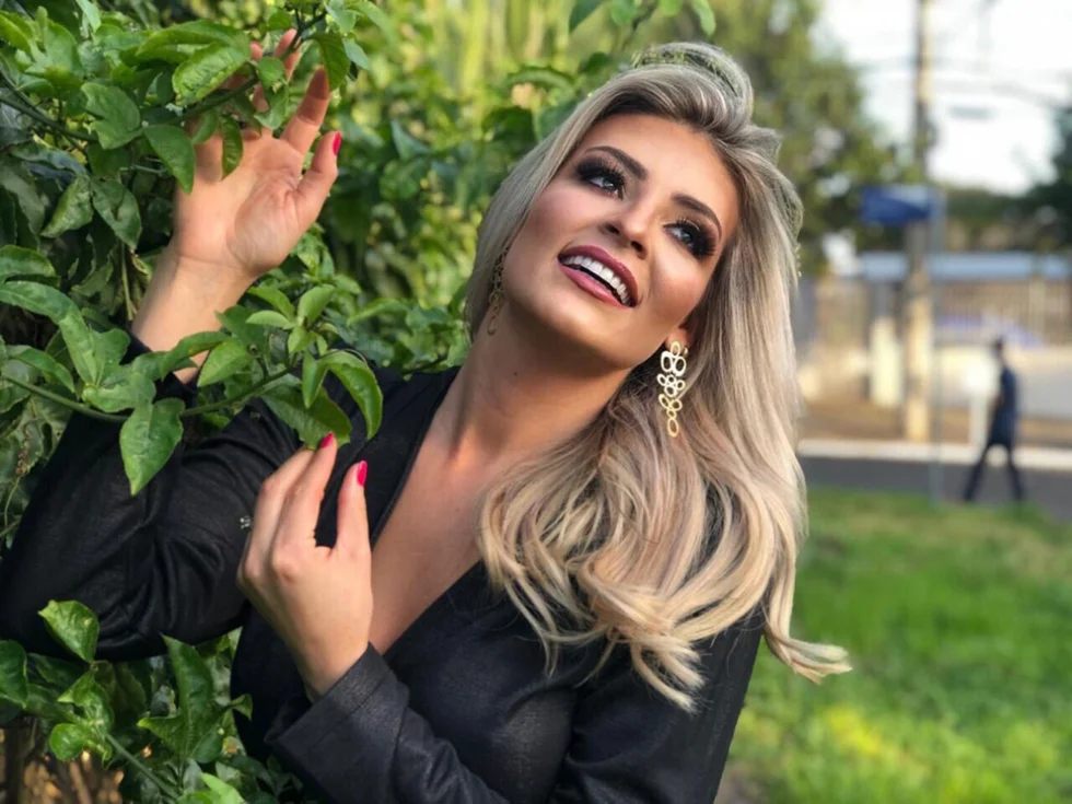 Apresentadora Ana Calheiro ensina 5 mandamentos para quem quer ficar loira