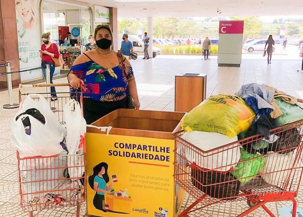 Shopping da zona norte entrega doações para moradores do Vista Bela