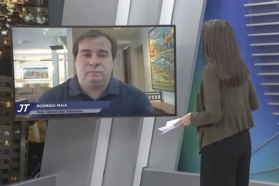 Maia cobra do governo proposta de renda mínima permanente