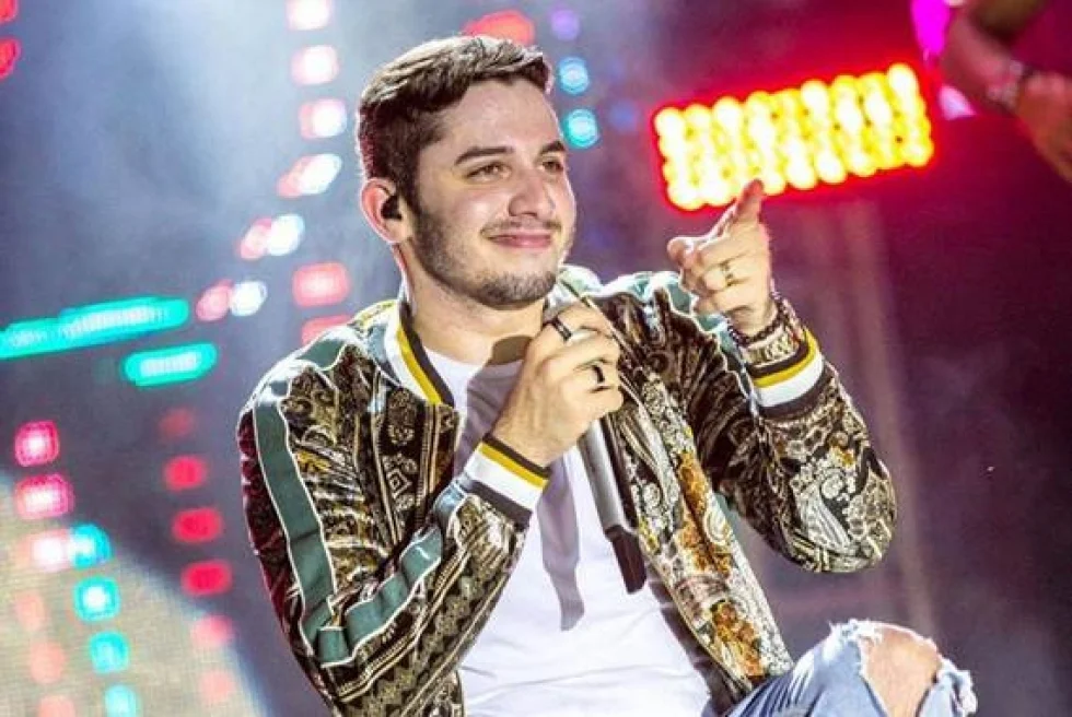 Sucesso no Brasil inteiro, com "Investe em Mim", Jonas Esticado lança CD