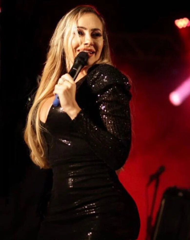 Conheça a modelo e cantora que vem arrancando suspiros, Jessica Patez