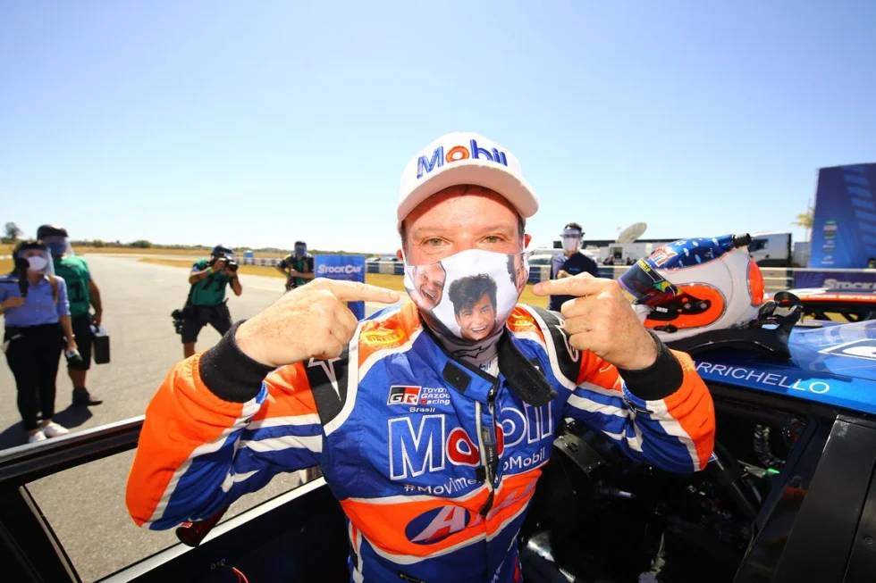 Após acompanhar vitórias do filho nos EUA, Barrichello chega "cheio de vontade" para etapa da Stock