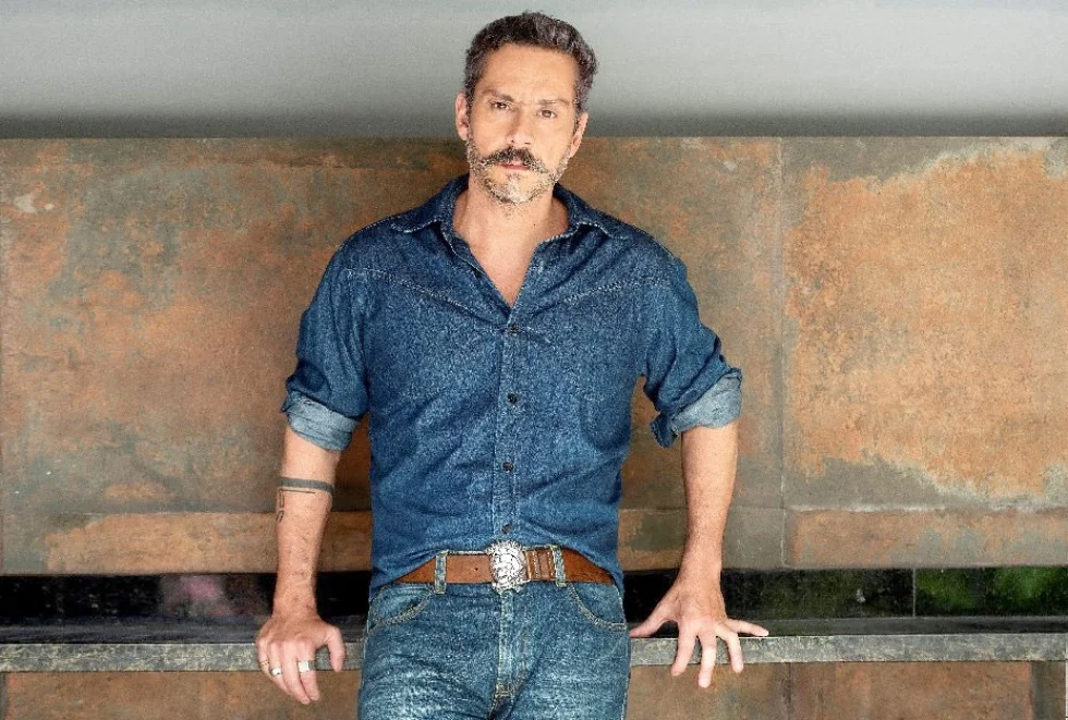 PUCPR promove live musical com Alexandre Nero