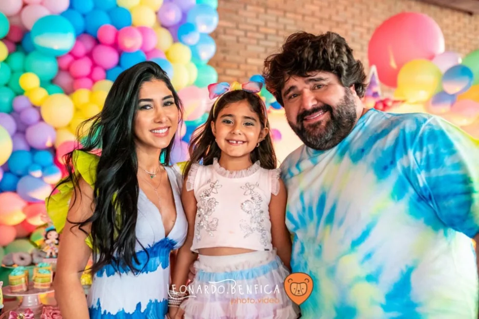 Filha de Fabiano, Júlia Menotti comemora sete anos