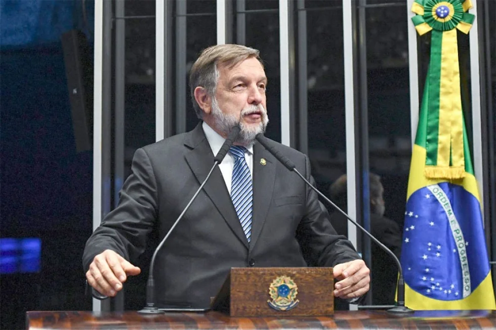 Flávio Arns propõe igualdade no sistema tributário em relação a profissionais liberais sem vínculo empregatício