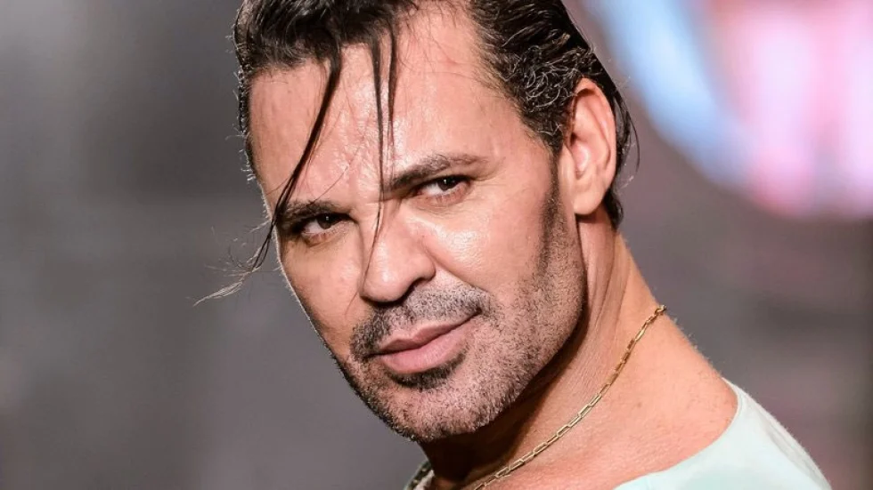 Eduardo Costa envia música para Solange Gomes e pede pra ela ouvir fazendo amor