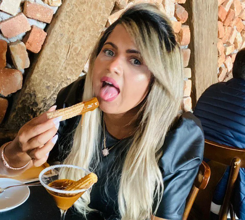 Miuke Sant ostenta toda a sua beleza e causa nas redes sociais
