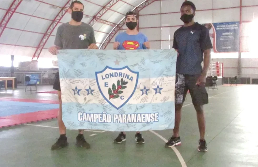 Lutadores londrinenses trazem quatro medalhas do Campeonato Paranaense de Kickboxing
