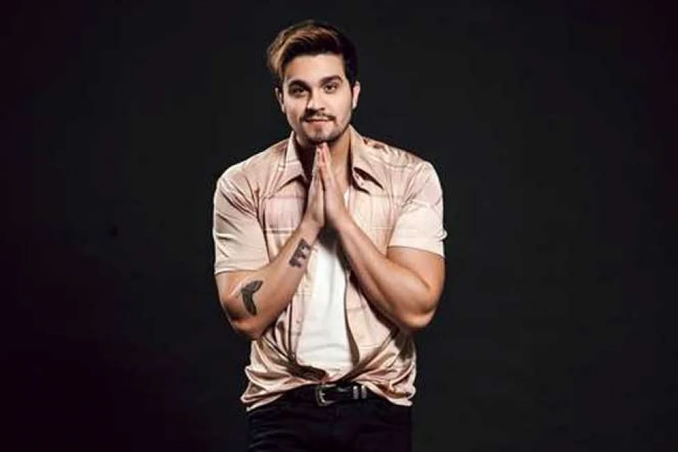 Luan Santana se inova na pandemia apresentando nova forma de interação com o público e dá exemplo de solidariedade