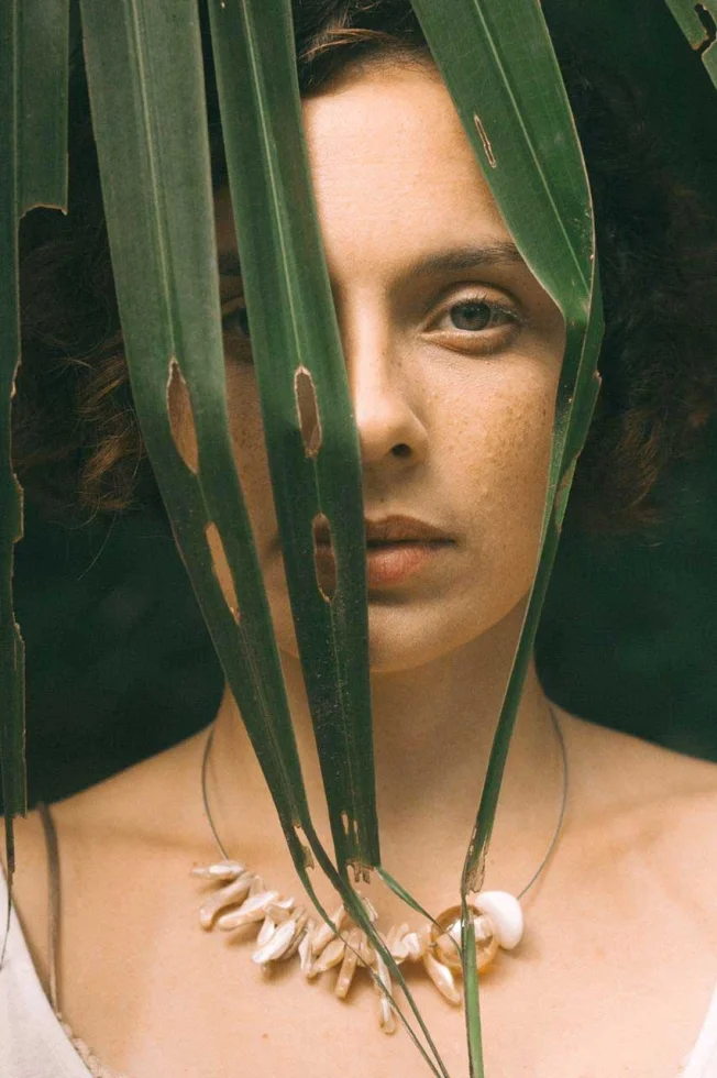 Ana Carol destrincha o seu universo artístico no álbum de estreia Alma Nua
