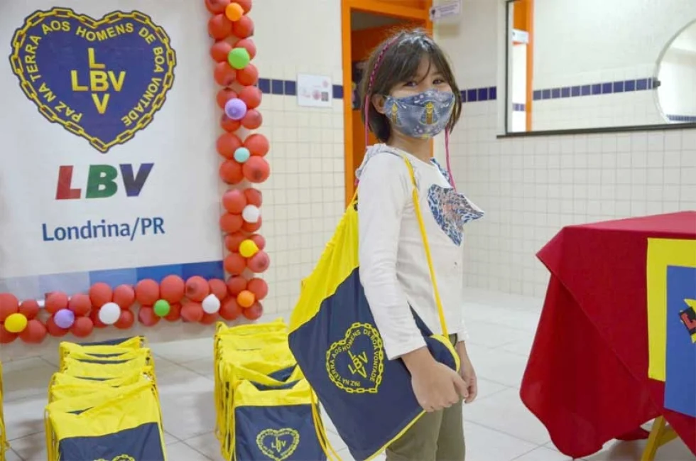 LBV entrega 158 kits pedagógicos para crianças em Londrina