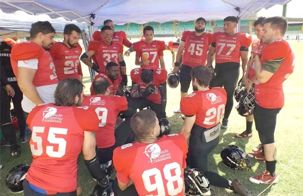 Time londrinense de futebol americano está à procura de novos talentos