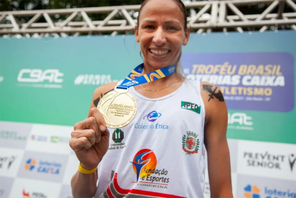 Destaque da equipe Londrina/FEL/IPEC, Tatiane Raquel brilha em competição na Europa