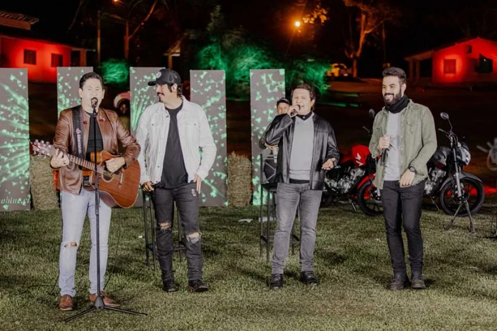 Fiduma e Jeca marcaram presença em live beneficente ao lado de Gian e Giovani