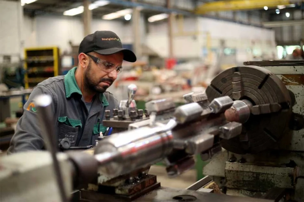 Com setor automotivo em alta, produção industrial do Paraná registra crescimento de 20% em 2021