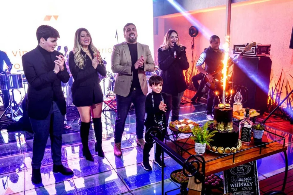 Empresário comemora aniversário com participação de artistas nacionais: ”intuito é ajudar a classe artística”