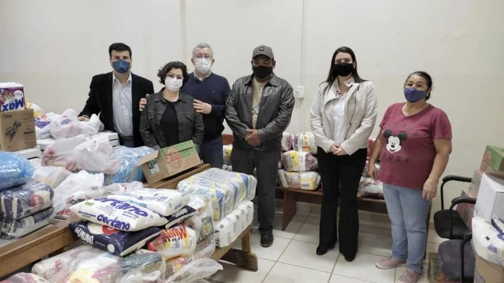 Campanha de alimentos une construtoras e indústrias e arrecada duas toneladas em doações