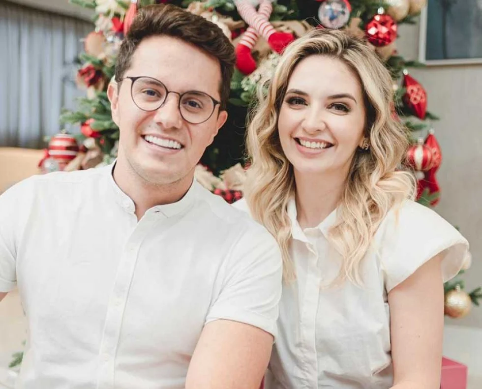 Paulinha Leonardo, esposa de Deive Leonardo, espera o terceiro filho com o evangelista