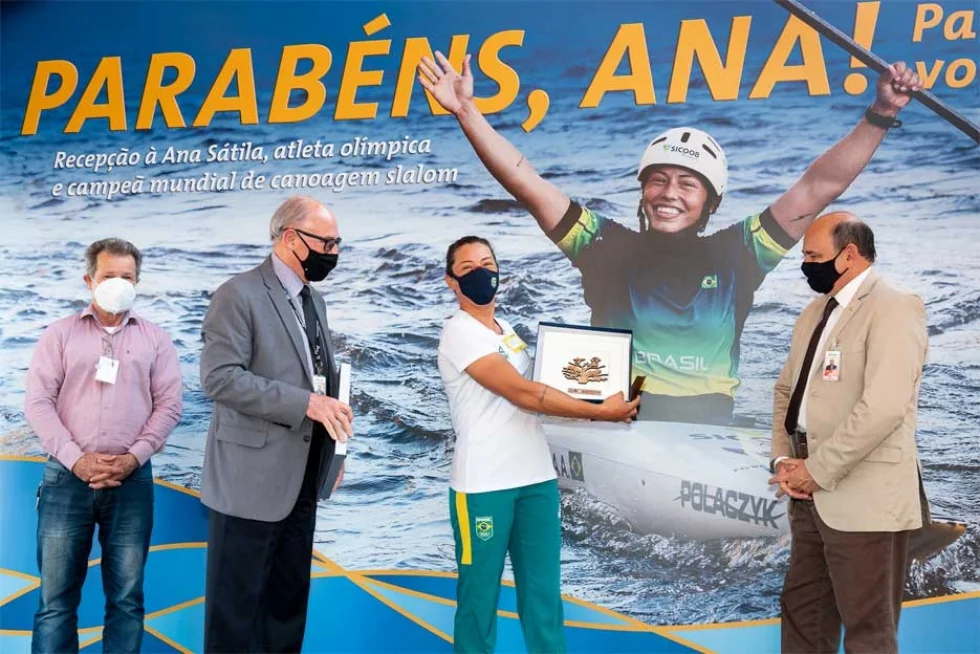 De volta da Olimpíada de Tóquio, Ana Sátila recebe homenagem na Itaipu