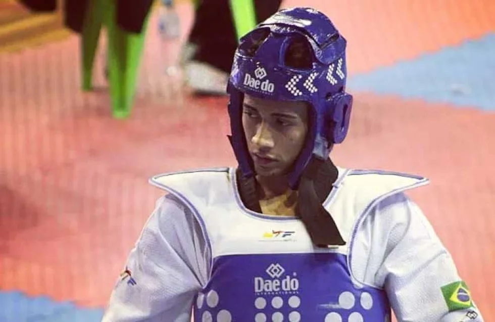 Atletas do taekwondo de Londrina ajudam nos treinos para Paralimpíadas