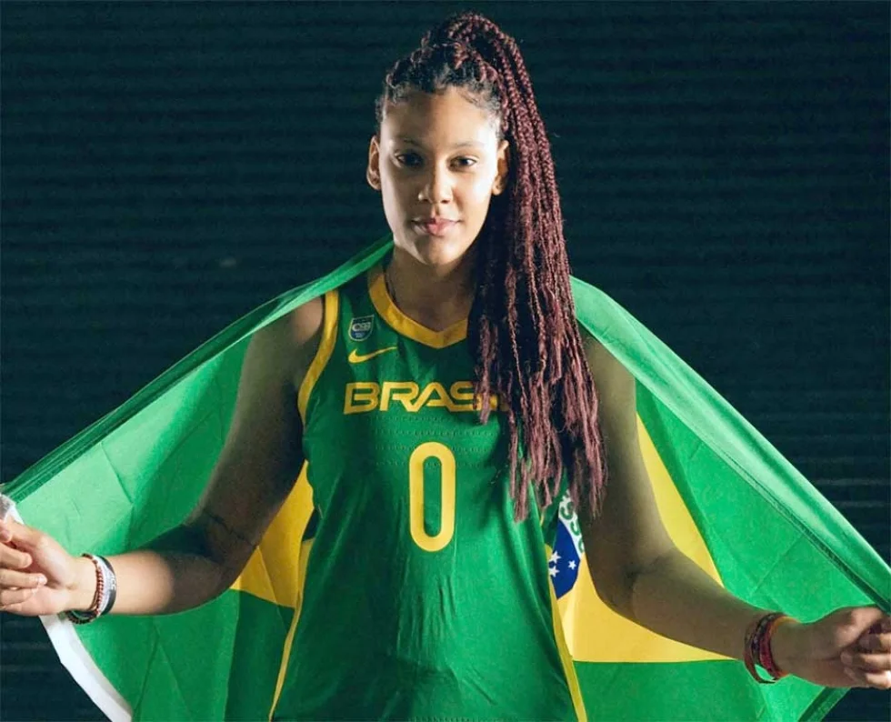 Ex-atendida pela LBV,Kamilla Cardosofoi destaque na estreiana seleção brasileira de basquete