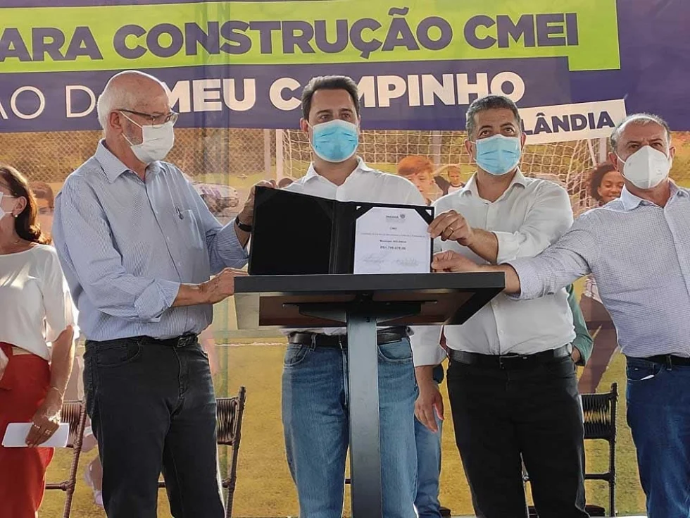 Rolândia - Governador Ratinho Junior e deputado Cobra Repórter inauguram Meu Campinho do Santiago/Morumbi e anunciam investimentos