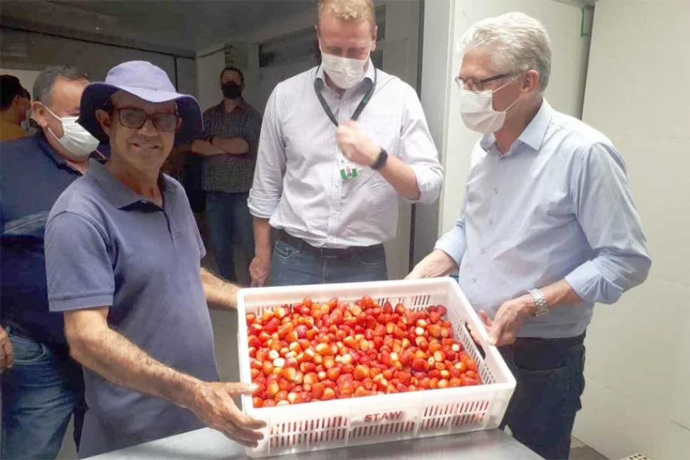 Norte Pioneiro recebe benfeitorias e equipamentos agrícolas do Governo do Estado