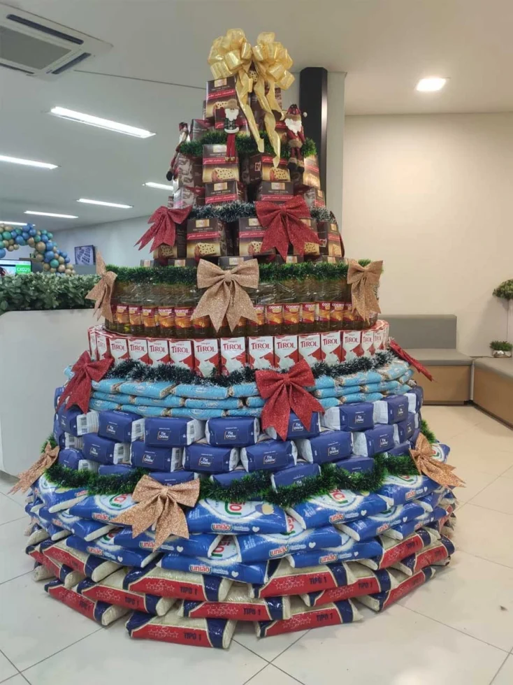 Com Árvore Solidária, Sicredi União PR/SP arrecada doações para o Natal de famílias carentes