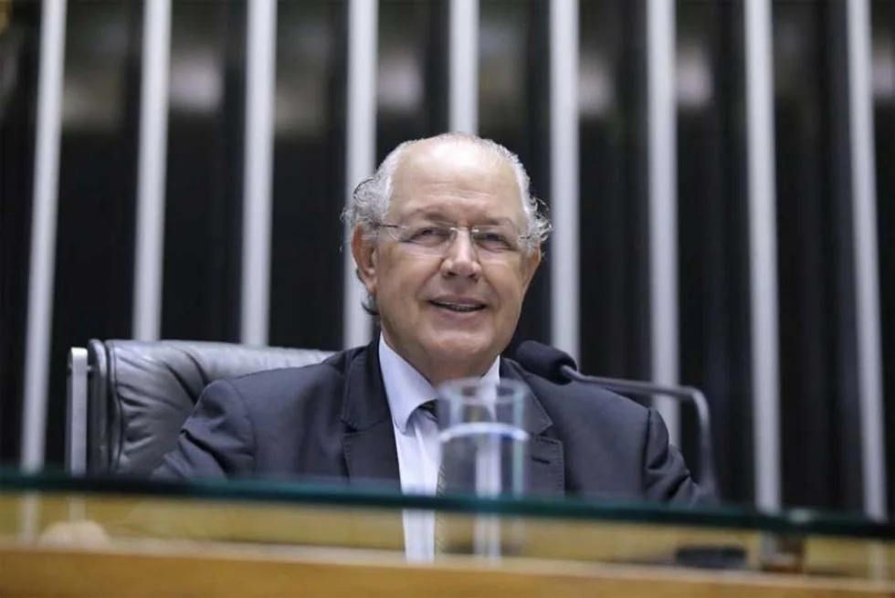 Em meio à PEC dos precatórios, autor da Reforma Tributária faz corpo a corpo solitário no Senado
