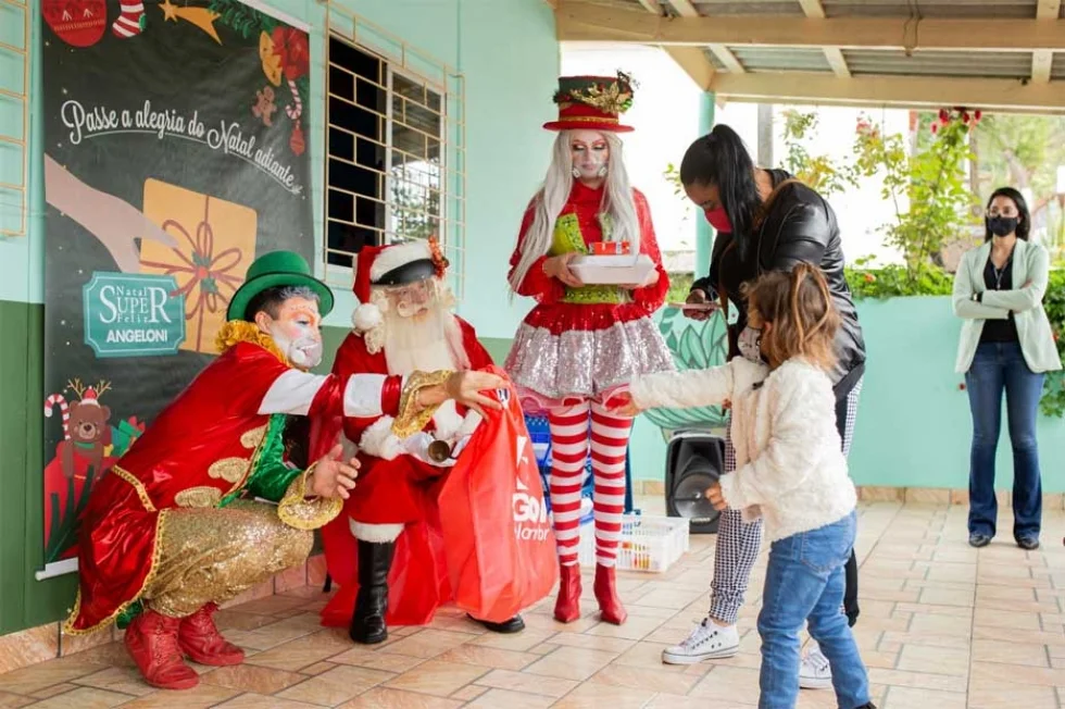Natal Super Feliz leva alegria e presentes às crianças carentes em Londrina
