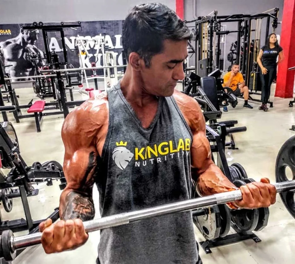 Campeão brasileiro de fisiculturismo vence câncer, volta a competir e conquista prêmio na Europa