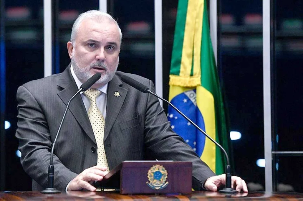 Relator propõe conta para estabilizar preços de combustíveis