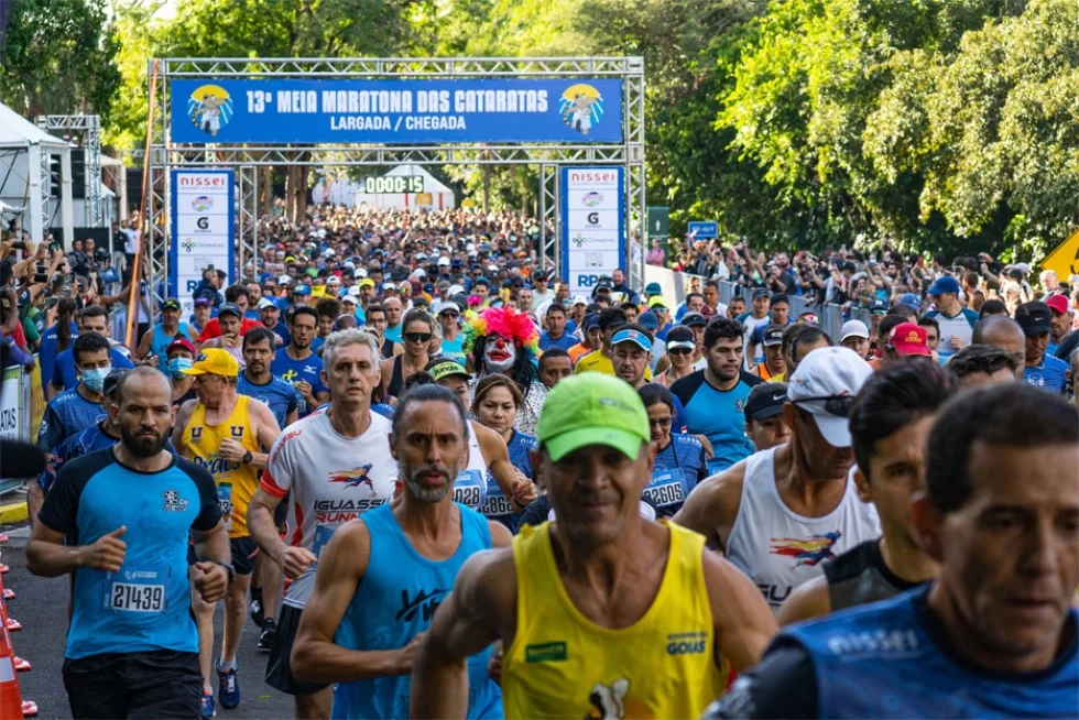Mais de 4 mil corredores celebram esporte e natureza na Meia Maratona das Cataratas