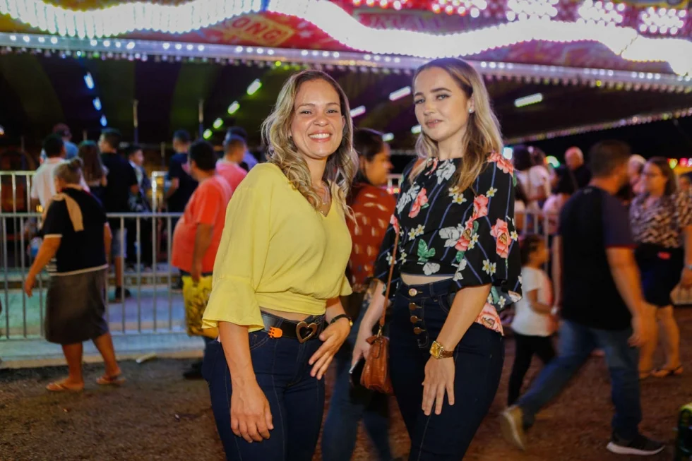 Parque de diversões movimentado na EXpoLondrina