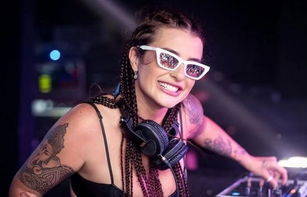 Bárbara Labres traz set list eclético para a Casa do Criador na ExpoLondrina
