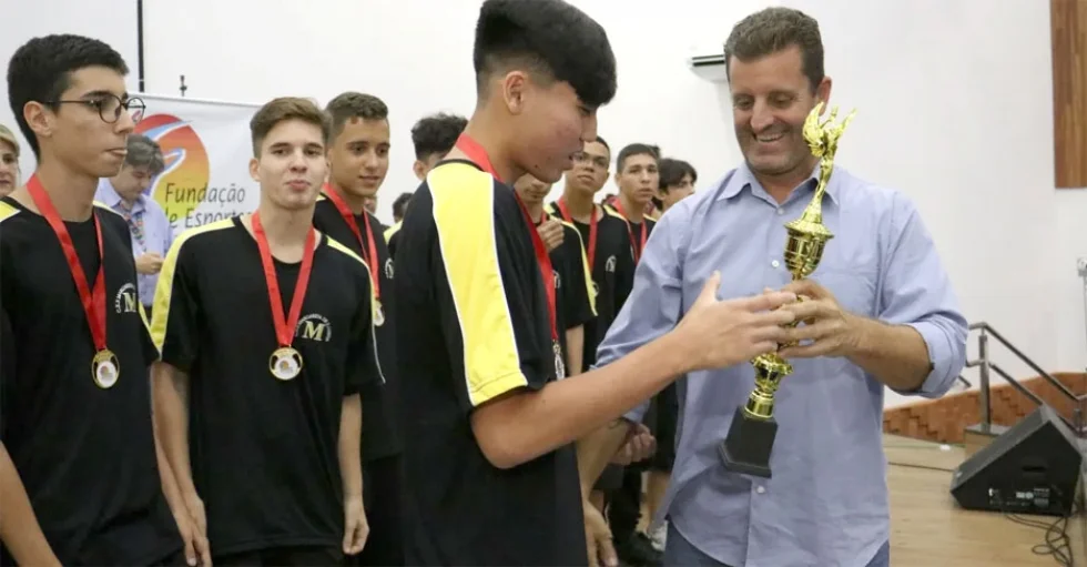 Encerramento dos Jogos Escolares de Londrina premia alunos da rede pública e privada