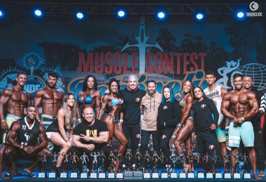 Mãe de um dos filhos de Ronaldo, Michele Umezu fatura mais três troféus em campeonato de fisiculturismo