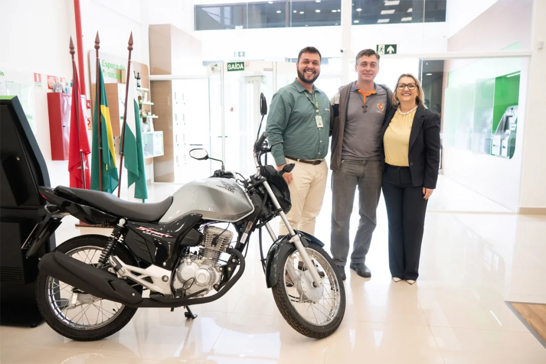 União Solidária entrega moto a entidade de Londrina