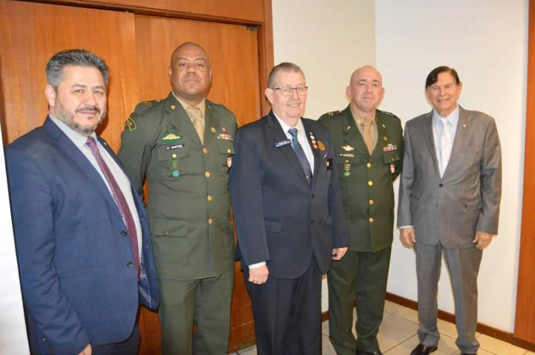 Rotary Club homenageia Tiro De Guerra